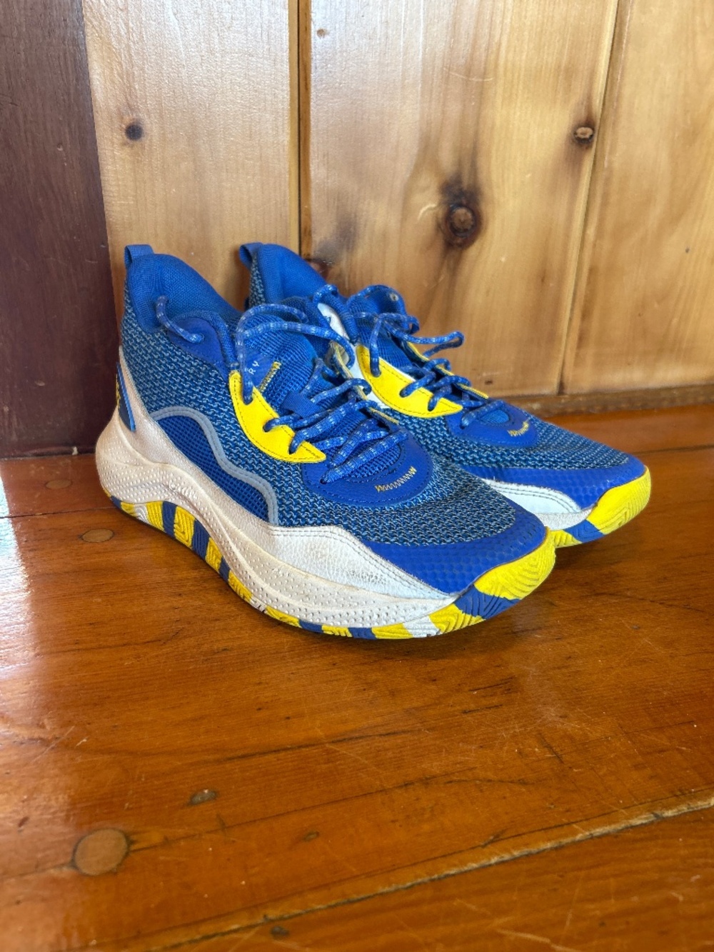 Under Armour  basketball shoes